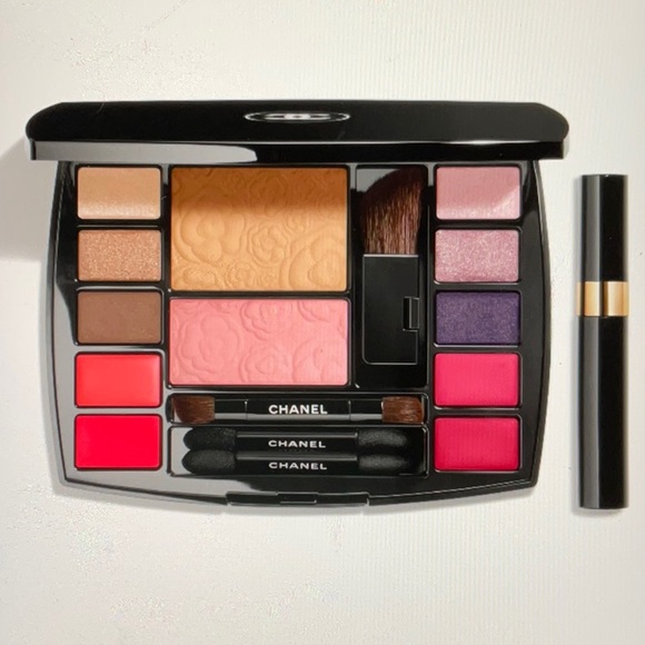 HOST PICK 💋💄 CHANEL  TRAVEL MAKEUP PALETTE 💋💄 NWT 💄💋 - Picture 6 of 16